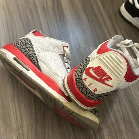 Fire red Jordan 3s Authentic - Picture 2 of 11